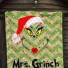 Christmas Premium Quilt | Sweet Mrs. Grinch Minimal Face Xmas Hat Quilt Blanket 7