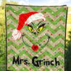 Christmas Premium Quilt | Sweet Mrs. Grinch Minimal Face Xmas Hat Quilt Blanket 5