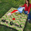 Christmas Premium Quilt | Sweet Mrs. Grinch Minimal Face Xmas Hat Quilt Blanket 9