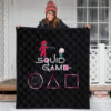 Squid Game Movie Premium Quilt - Chibi Squid Worker With Lost Player Quilt Blanket 3