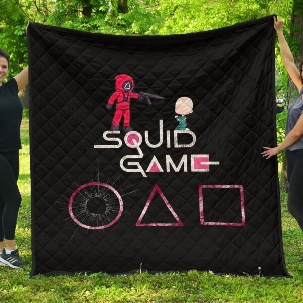 Squid Game Movie Premium Quilt – Chibi Squid Worker With Lost Player Quilt Blanket