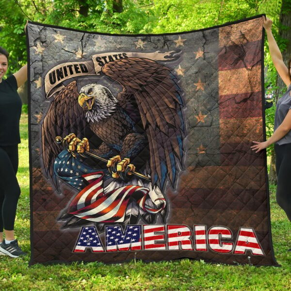 US Independence Day Bald Eagle Broken US Flag Premium Quilt Blanket